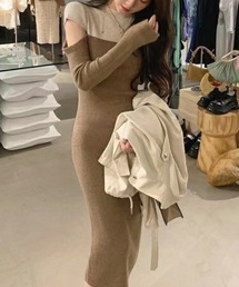上品なあざとさを叶える。バイカラーオフショルダーワンピース