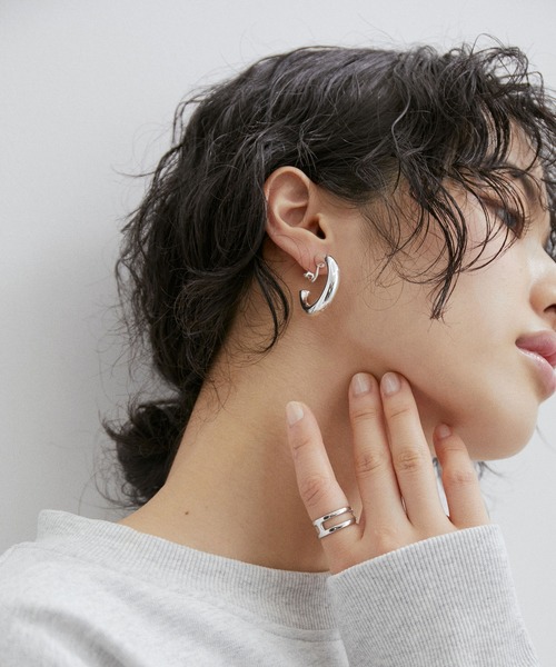 ADAM ET ROPE'（アダムエロペ）の「【LES BIJOUX】ボリュームフープイヤリング（イヤリング・レディース・シルバー/ゴールド・FREE）」の2枚目の写真