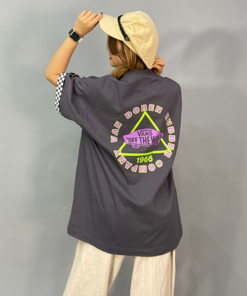 VANS（バンズ）の「【ムラサキスポーツ別注】VANS/バンズ   ビッグシルエット/オーバーサイズ/バックプリントTシャツ  123R3010523（Tシャツ/カットソー・レディース・ホワイト/グレー/ブラック・S/M）」の11枚目の写真