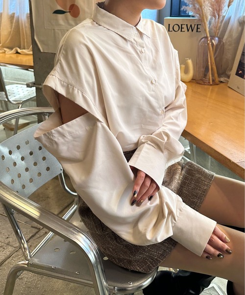 Ambre Ciel(アンブルシエル)の「2WAYショルダースリットシャツ/【WEB/EC限定商品】(シャツ/ブラウス・レディース・アイボリー/ブラック・FREE)」の3枚目の写真