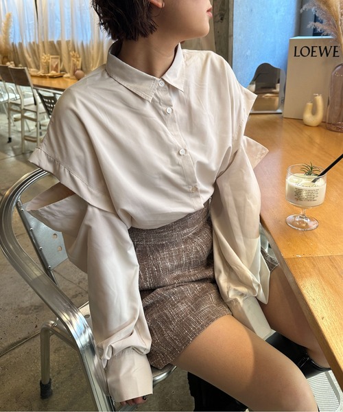 Ambre Ciel(アンブルシエル)の「2WAYショルダースリットシャツ/【WEB/EC限定商品】(シャツ/ブラウス・レディース・アイボリー/ブラック・FREE)」の4枚目の写真