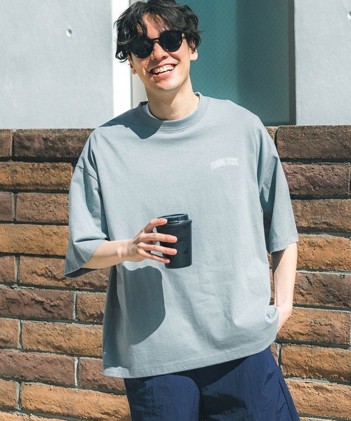 coca（coca）（コカ）の「メンズバッグカレッジプリントTシャツ（Tシャツ/カットソー・メンズ・ライトブルー/ホワイト・M/L/XL）」の2枚目の写真