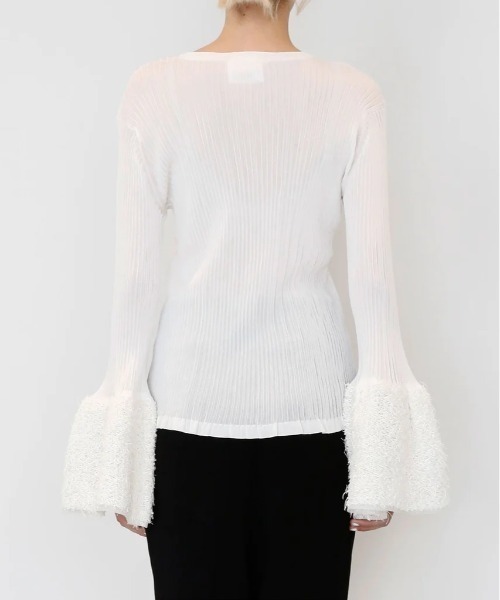 EZUMi（エズミ）の「EZUMI(エズミ) ベルスリーブニット（ニット/セーター・レディース・ブラック/ホワイト・F）」の7枚目の写真