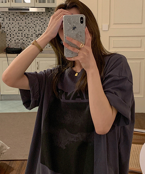 c.u.l（シーユーエル）の「ユニセックス オーバーサイズフォトプリントTシャツ culw407（Tシャツ/カットソー・レディース・ダークグレー/ホワイト/グリーン・L/M/XL）」の2枚目の写真