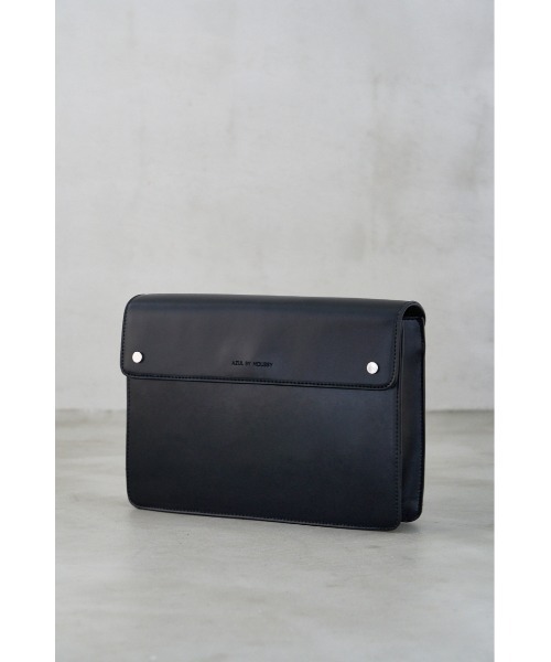 AZUL by moussy（アズールバイマウジー）の「FAUX LEATHER CLUTCH BAG/フェイクレザークラッチバッグ（クラッチバッグ・メンズ・ブラック・FREE）」の4枚目の写真