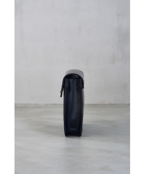 AZUL by moussy（アズールバイマウジー）の「FAUX LEATHER CLUTCH BAG/フェイクレザークラッチバッグ（クラッチバッグ・メンズ・ブラック・FREE）」の5枚目の写真