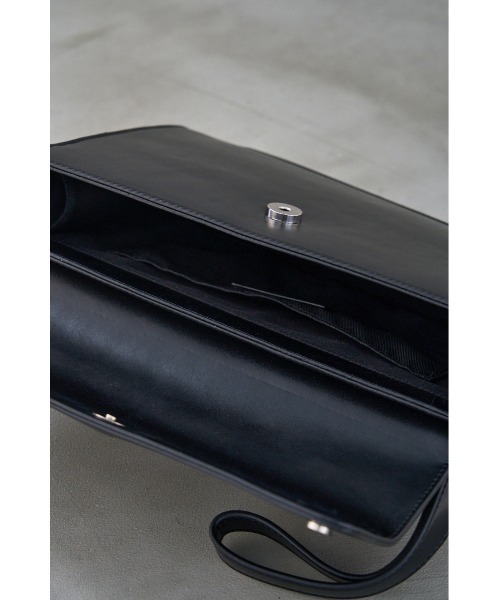 AZUL by moussy（アズールバイマウジー）の「FAUX LEATHER CLUTCH BAG/フェイクレザークラッチバッグ（クラッチバッグ・メンズ・ブラック・FREE）」の7枚目の写真