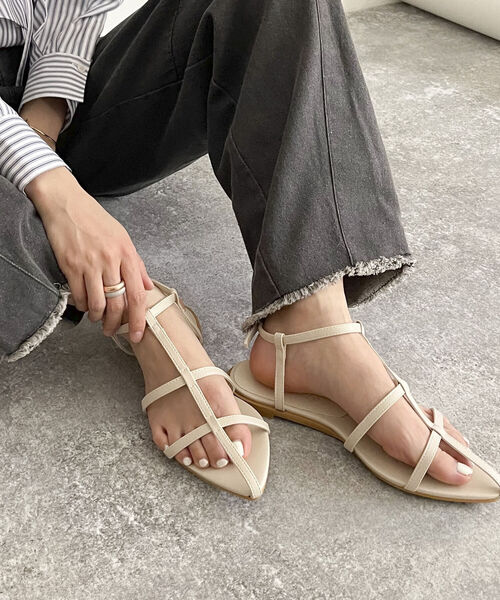 fredy emue(フレディエミュ)の「ヌードストラップフラットサンダル(サンダル・レディース・アイボリー/ブラック・S/M/L)」の3枚目の写真