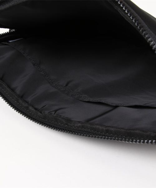 FOREVER 21（フォーエバー トゥエンティーワン）の「FOREVER21 PCケースバッグ（PC・タブレットケース・レディース・イエロー/グリーン系その他/ブラック/ピンク/ブルー・FREE）」の10枚目の写真