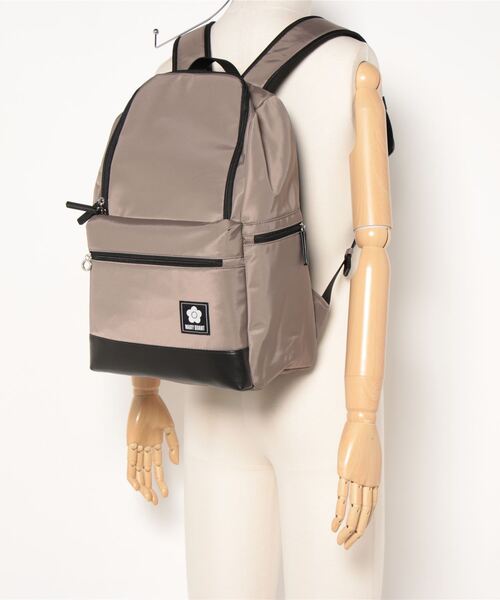 MARY QUANT(マリークワント)の「シンプルナイロン リュック(バックパック/リュック・レディース・ブラック/グレージュ・FREE)」の13枚目の写真
