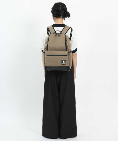 MARY QUANT(マリークワント)の「シンプルナイロン リュック(バックパック/リュック・レディース・ブラック/グレージュ・FREE)」の9枚目の写真