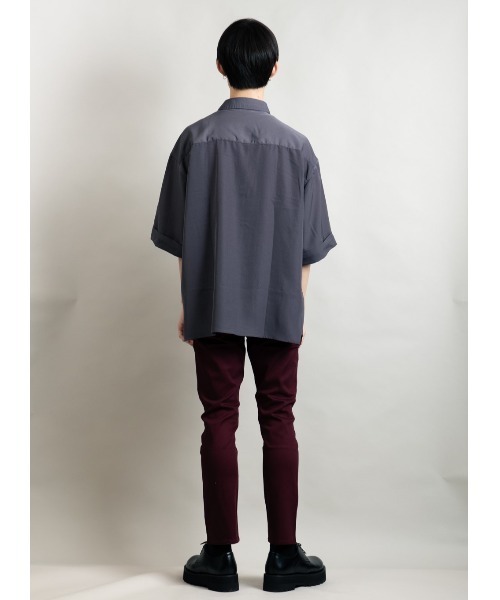 En serio TOKYO(エンソリオトーキョー)の「ターンバックスリーブ ワイドシルエット トロミドレープシャツ(シャツ/ブラウス・メンズ・ブラック/チャコールグレー/ホワイト・M/L)」の12枚目の写真
