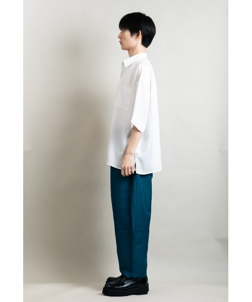 En serio TOKYO(エンソリオトーキョー)の「ターンバックスリーブ ワイドシルエット トロミドレープシャツ(シャツ/ブラウス・メンズ・ブラック/チャコールグレー/ホワイト・M/L)」の5枚目の写真