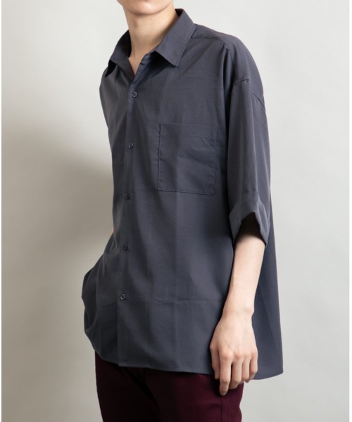 En serio TOKYO(エンソリオトーキョー)の「ターンバックスリーブ ワイドシルエット トロミドレープシャツ(シャツ/ブラウス・メンズ・ブラック/チャコールグレー/ホワイト・M/L)」の19枚目の写真