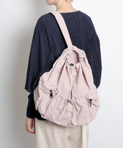 MASSIVE STORE(マッシブストア)の「【recomend selection/セレクト】ドローストリングバックパック 巾着風リュック(バックパック/リュック・レディース・ブラック/ベージュ/グレー系その他2/カーキ/ライトピンク・FREE)」の7枚目の写真