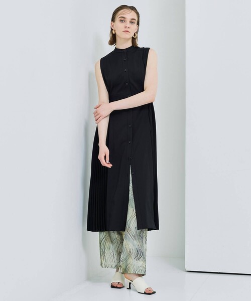 STUDIOUS（ステュディオス）の「【STUDIOUS/ステュディオス】ドライツイルサイドプリーツワンピース（ワンピース・レディース・ベージュ/グリーン/ブラック・1/2）」の7枚目の写真