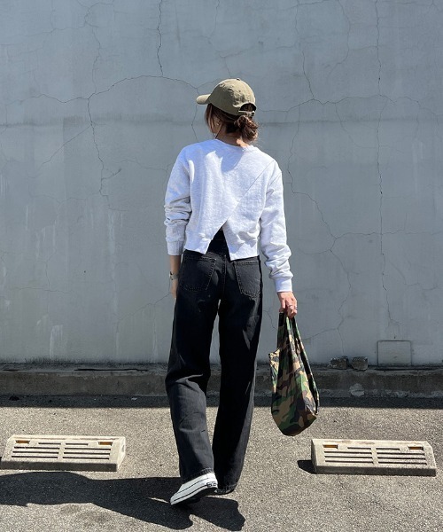 ISOOK（アイスー）の「バックデザインスウェット(chiica select) / デザインスウェット クロップド丈 ショート丈 プルオーバー トレーナー デザイントップス 裏毛 春 春トップス（スウェット・レディース・ライトグレー/ブラック/チャコールグレー/ベージュ・FREE）」の8枚目の写真