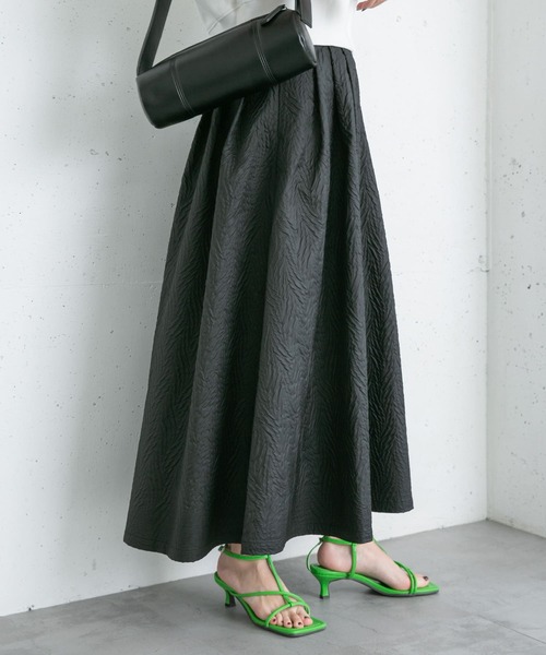 KBF（ケイビーエフ）の「フクレジャガードタックフレアスカート（スカート・レディース・ブラック/アイボリー・ONE）」の22枚目の写真