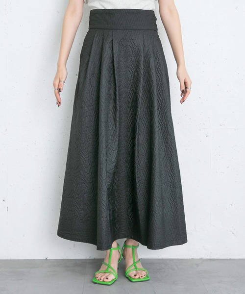 KBF（ケイビーエフ）の「フクレジャガードタックフレアスカート（スカート・レディース・ブラック/アイボリー・ONE）」の6枚目の写真