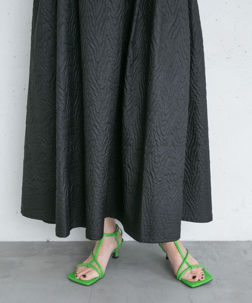 KBF（ケイビーエフ）の「フクレジャガードタックフレアスカート（スカート・レディース・ブラック/アイボリー・ONE）」の10枚目の写真