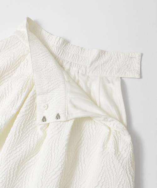 KBF（ケイビーエフ）の「フクレジャガードタックフレアスカート（スカート・レディース・ブラック/アイボリー・ONE）」の16枚目の写真