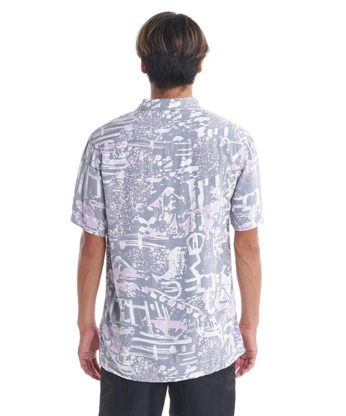 Quiksilver(クイックシルバー)の「NU VINTAGE SS/クイックシルバー半袖総柄シャツ(シャツ/ブラウス・メンズ・グレー・MEDIUM/LARGE/SMALL)」の2枚目の写真