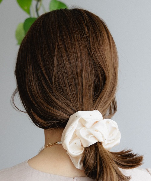 flower(フラワー)の「タイニードットシュシュ(シュシュ・レディース・アイボリー/ブラック・FREE)」の2枚目の写真