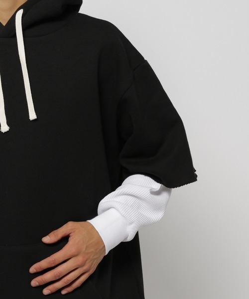 niko and...（ニコアンド）の「フェイクレイヤードフーディ（パーカー・メンズ・ブラック/ライトグレー・MEDIUM/LARGE）」の16枚目の写真