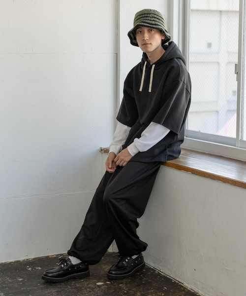 niko and...（ニコアンド）の「フェイクレイヤードフーディ（パーカー・メンズ・ブラック/ライトグレー・MEDIUM/LARGE）」の20枚目の写真