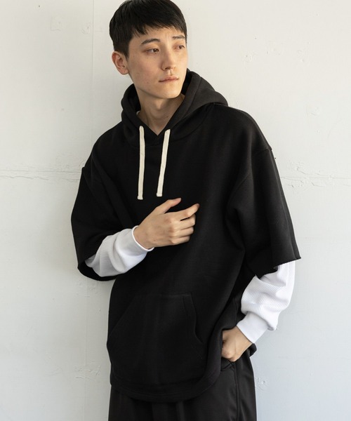 niko and...（ニコアンド）の「フェイクレイヤードフーディ（パーカー・メンズ・ブラック/ライトグレー・MEDIUM/LARGE）」の21枚目の写真