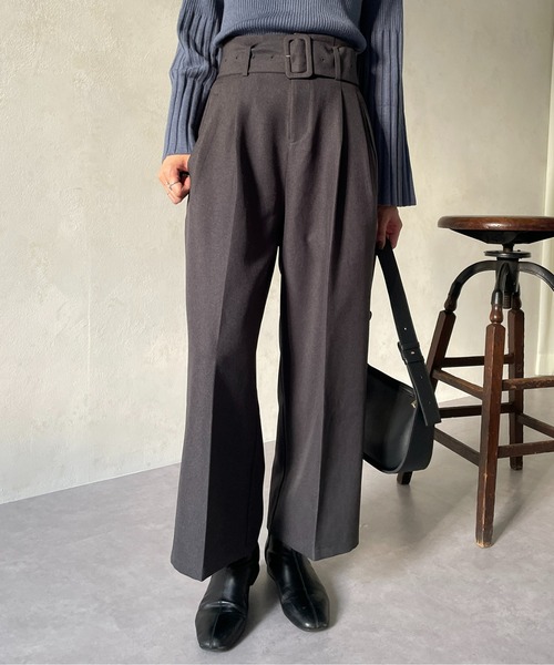 Thevon（ゼボン）の「ベルト付き起毛ハイウエストタックパンツ（スラックス・レディース・チャコールグレー/ブラック/カーキ/グレイッシュベージュ・FREE）」の4枚目の写真