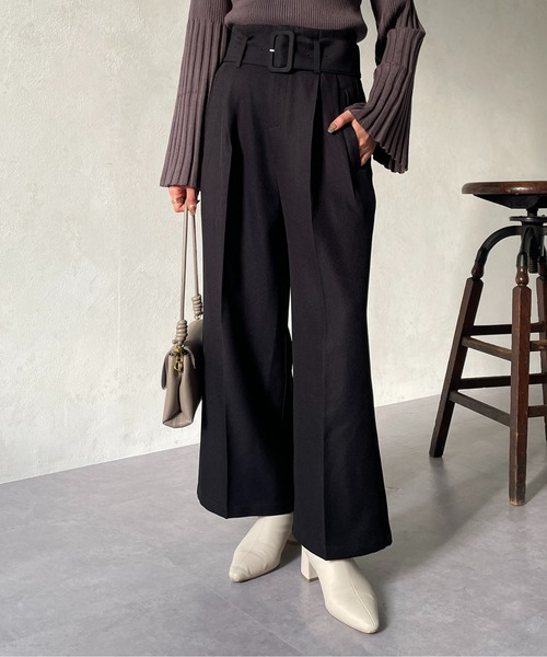 Thevon（ゼボン）の「ベルト付き起毛ハイウエストタックパンツ（スラックス・レディース・チャコールグレー/ブラック/カーキ/グレイッシュベージュ・FREE）」の3枚目の写真