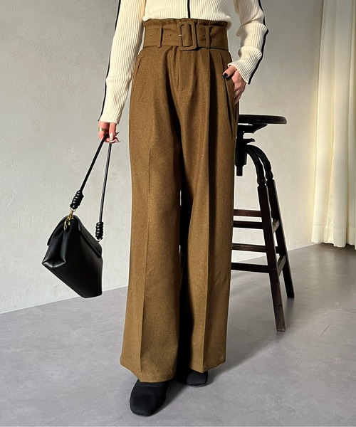 Thevon（ゼボン）の「ベルト付き起毛ハイウエストタックパンツ（スラックス・レディース・チャコールグレー/ブラック/カーキ/グレイッシュベージュ・FREE）」の5枚目の写真