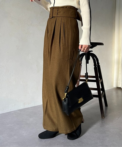 Thevon（ゼボン）の「ベルト付き起毛ハイウエストタックパンツ（スラックス・レディース・チャコールグレー/ブラック/カーキ/グレイッシュベージュ・FREE）」の6枚目の写真