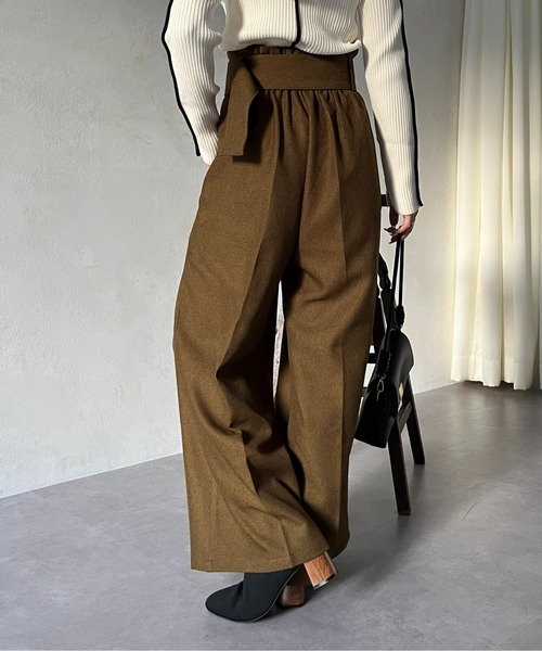 Thevon（ゼボン）の「ベルト付き起毛ハイウエストタックパンツ（スラックス・レディース・チャコールグレー/ブラック/カーキ/グレイッシュベージュ・FREE）」の7枚目の写真