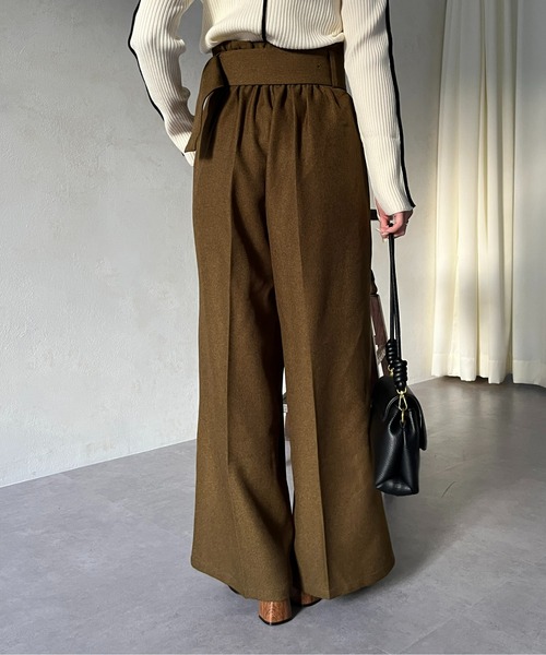 Thevon（ゼボン）の「ベルト付き起毛ハイウエストタックパンツ（スラックス・レディース・チャコールグレー/ブラック/カーキ/グレイッシュベージュ・FREE）」の8枚目の写真