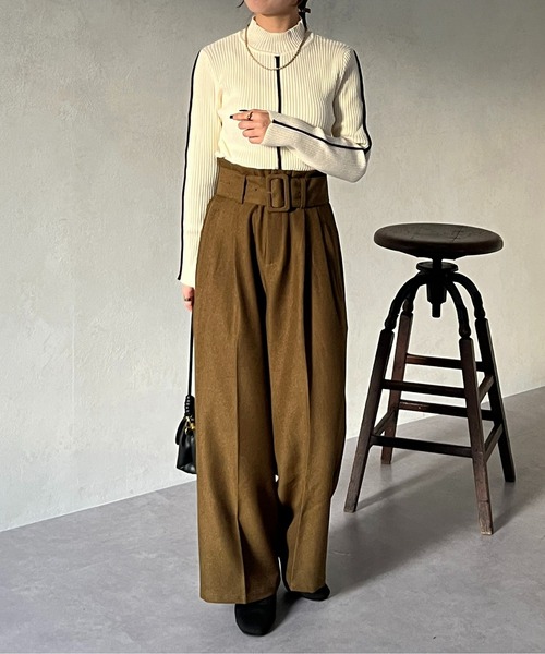 Thevon（ゼボン）の「ベルト付き起毛ハイウエストタックパンツ（スラックス・レディース・チャコールグレー/ブラック/カーキ/グレイッシュベージュ・FREE）」の9枚目の写真