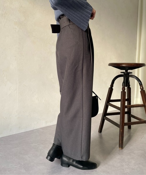 Thevon（ゼボン）の「ベルト付き起毛ハイウエストタックパンツ（スラックス・レディース・チャコールグレー/ブラック/カーキ/グレイッシュベージュ・FREE）」の16枚目の写真