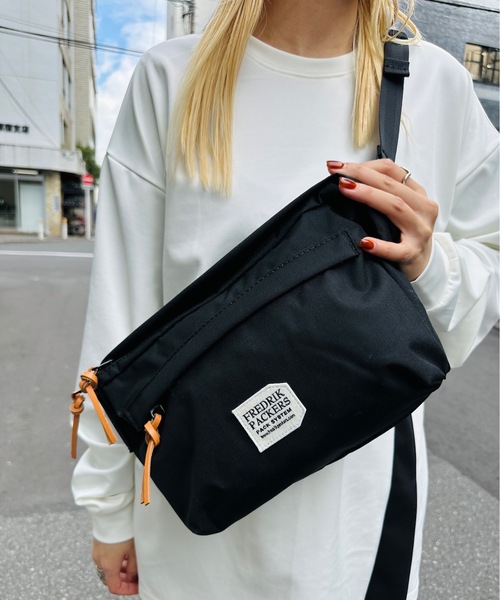 FREDRIK PACKERS（フレドリックパッカーズ）の「FREDRIK PACKERS / フレドリックパッカーズ / 500D FUNNY PACK（ショルダーバッグ・レディース・ブラック/レオパード/ベージュ/ネイビー/チャコールグレー・ONESIZE）」の7枚目の写真