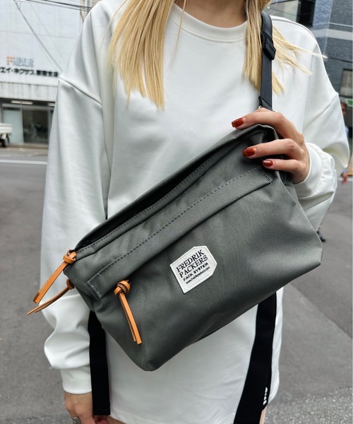 FREDRIK PACKERS（フレドリックパッカーズ）の「FREDRIK PACKERS / フレドリックパッカーズ / 500D FUNNY PACK（ショルダーバッグ・レディース・ブラック/レオパード/ベージュ/ネイビー/チャコールグレー・ONESIZE）」の9枚目の写真
