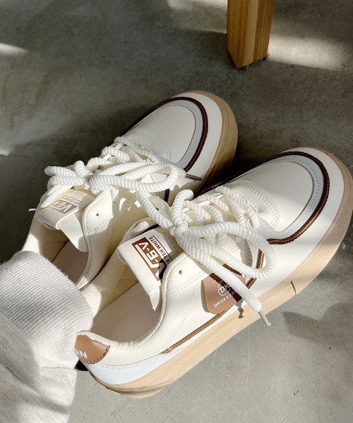 Nana(ナナ)（ナナ）の「ベージュソールフラットスニーカー（スニーカー・レディース・ブラウン/ネイビー・24.0cm/23.5cm/24.5cm/23.0cm）」の9枚目の写真