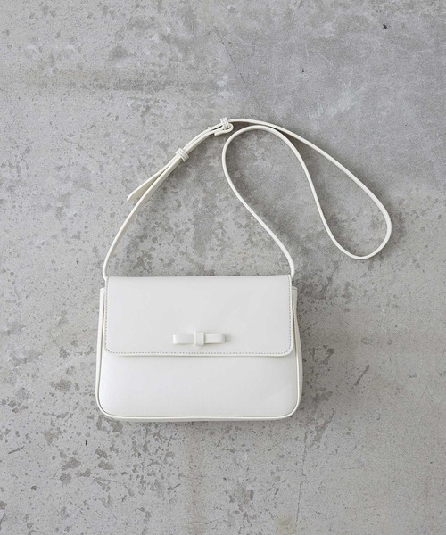 EFOLE（エフォル）の「Mini ribbon flap shoulderbag / ミニリボン フラップ ショルダー バッグ（ショルダーバッグ・レディース・オフホワイト/イエロー/ブラック・FREE）」の2枚目の写真