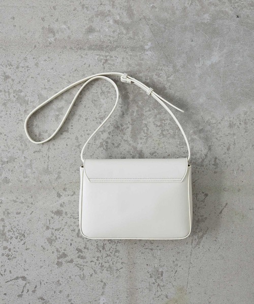 EFOLE（エフォル）の「Mini ribbon flap shoulderbag / ミニリボン フラップ ショルダー バッグ（ショルダーバッグ・レディース・オフホワイト/イエロー/ブラック・FREE）」の4枚目の写真