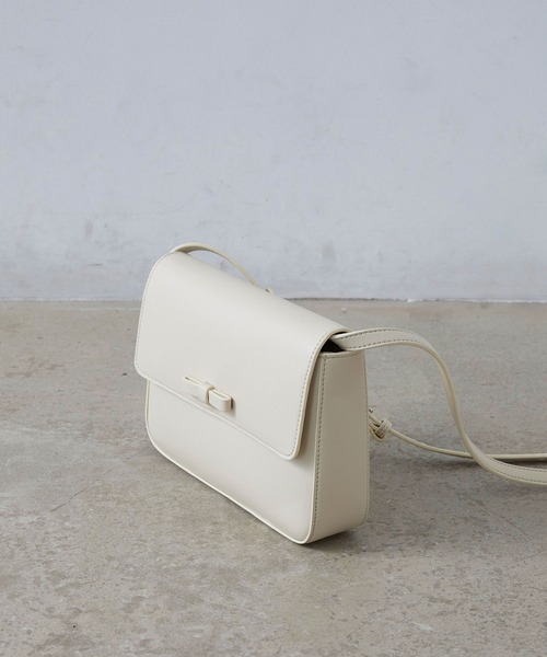 EFOLE（エフォル）の「Mini ribbon flap shoulderbag / ミニリボン フラップ ショルダー バッグ（ショルダーバッグ・レディース・オフホワイト/イエロー/ブラック・FREE）」の5枚目の写真