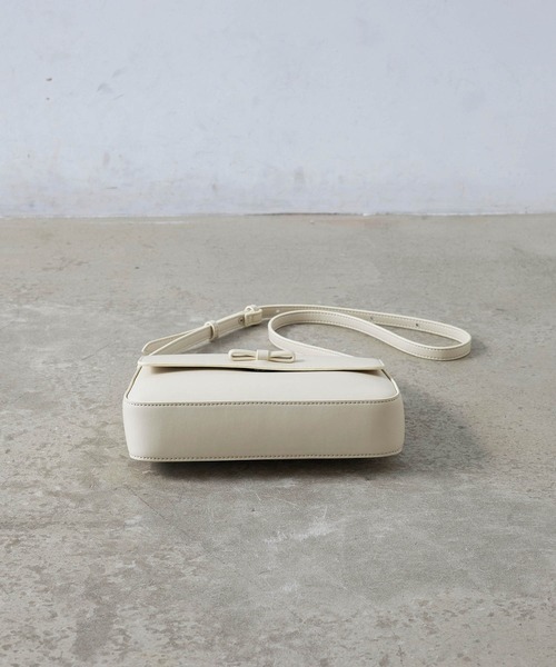 EFOLE（エフォル）の「Mini ribbon flap shoulderbag / ミニリボン フラップ ショルダー バッグ（ショルダーバッグ・レディース・オフホワイト/イエロー/ブラック・FREE）」の6枚目の写真