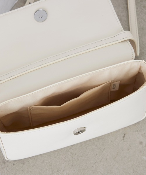 EFOLE（エフォル）の「Mini ribbon flap shoulderbag / ミニリボン フラップ ショルダー バッグ（ショルダーバッグ・レディース・オフホワイト/イエロー/ブラック・FREE）」の8枚目の写真