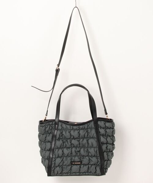 LA BAGAGERIE（ラバガジェリー）の「ポップコーンキルト2WAYトート Mサイズ（トートバッグ・レディース・ブラック/ライトグリーン/グレイッシュベージュ/ダークグレー・FREE）」の3枚目の写真