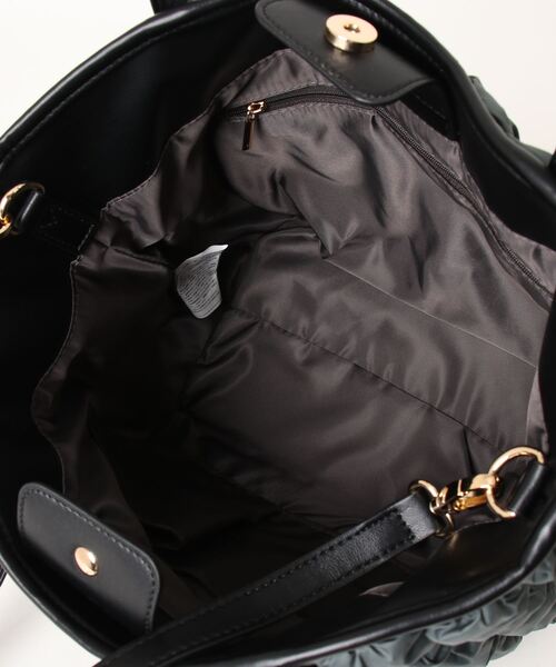 LA BAGAGERIE（ラバガジェリー）の「ポップコーンキルト2WAYトート Mサイズ（トートバッグ・レディース・ブラック/ライトグリーン/グレイッシュベージュ/ダークグレー・FREE）」の8枚目の写真