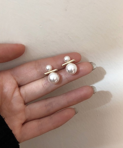 感謝セール　おしゃれなダブル パール ピアス5.5-6㎜&7.5-8㎜ セール】ダブル パール ゴールド バー ピアス（ピアス（両耳用