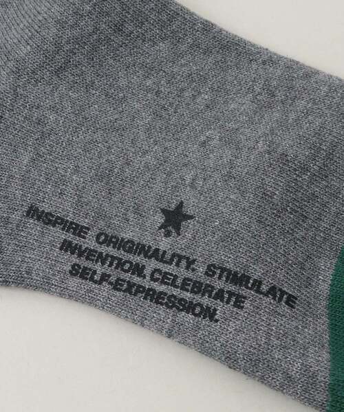 CONVERSE TOKYO（コンバーストウキョウ）の「COLLEGE LOGO LINE SOX（ソックス/靴下・レディース・ホワイト/グレー/ピンク・1/3）」の8枚目の写真